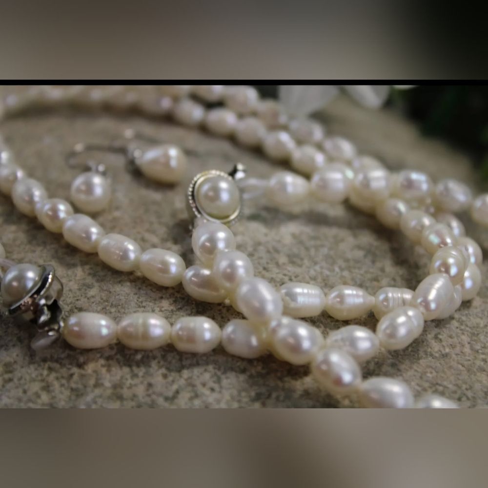 Freshwater pearl 22 Inch Necklace, Bracelet & Pierced Earring SET NWOT